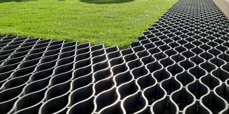 obrzeże plastikowe czy betonowe